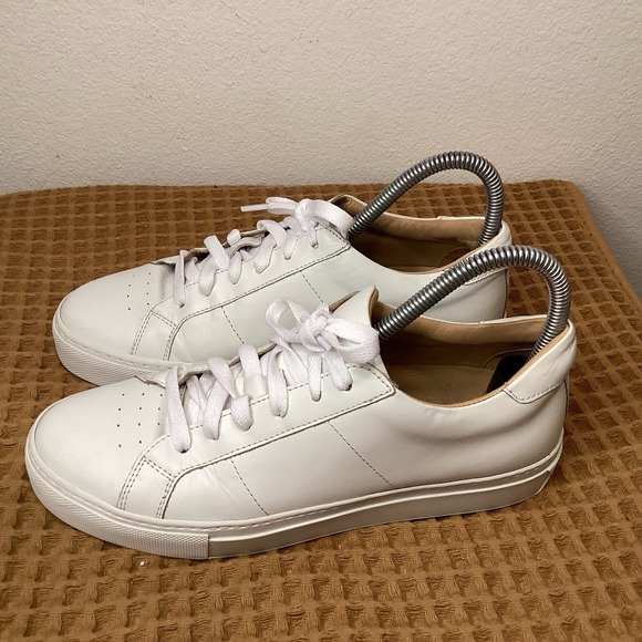 Sleek White Women's Sneakers - Picture 4 of 9